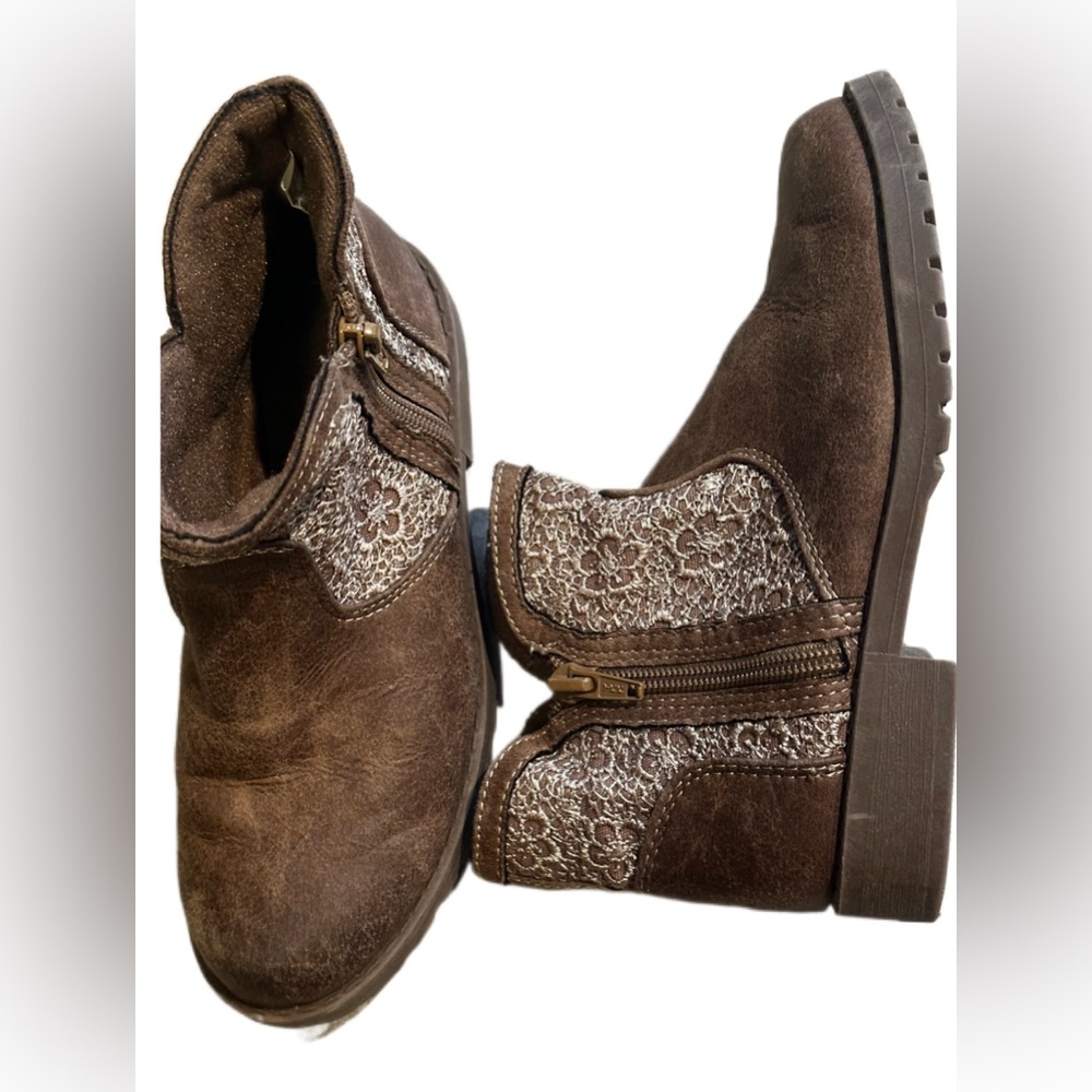 Girls size 1 boots